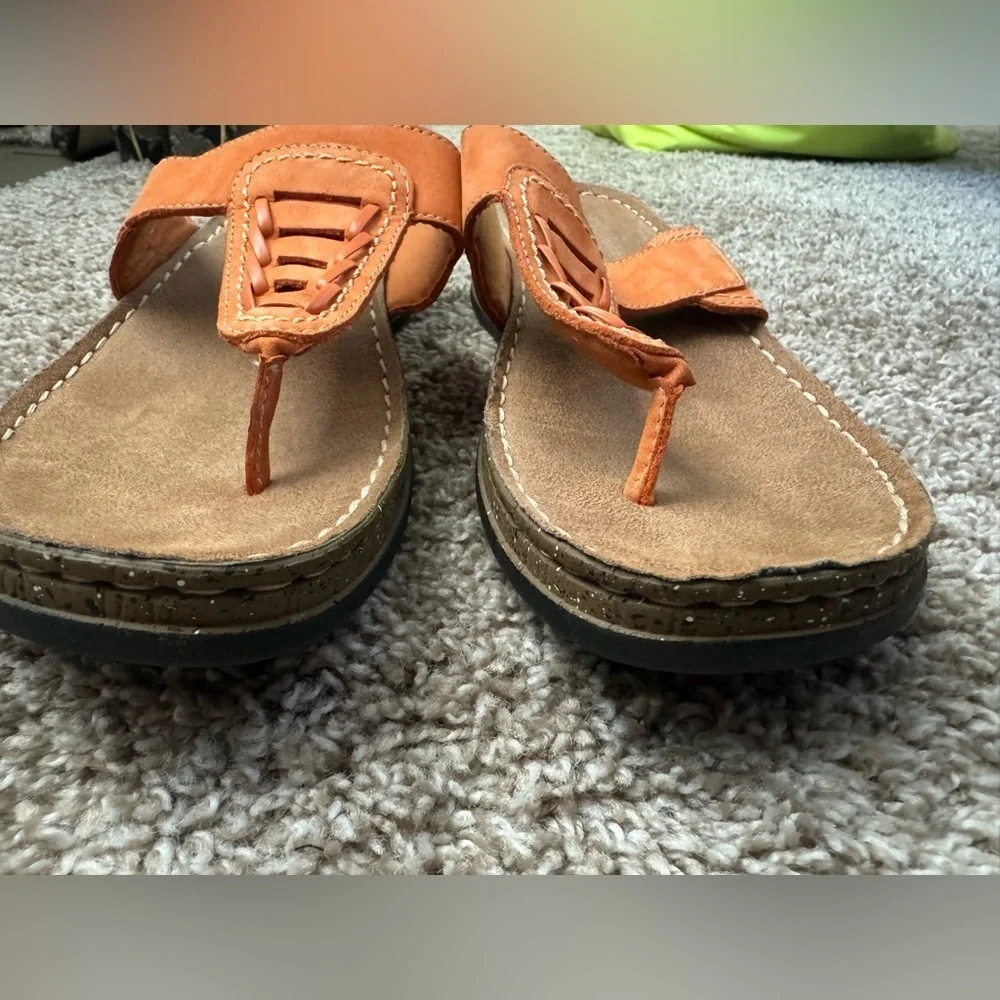 Clarks Solid Sandals Orange Thong Wedges Flip Flops Leather Slip On Shoes 9M
